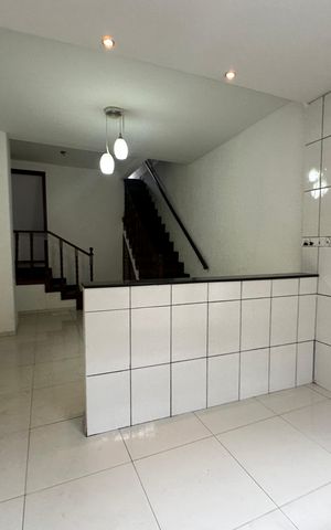 Casa à venda com 190m², 3 quartos e 1 vaga Casa à venda com 190m², 3 quartos e 1 vagaCozinha