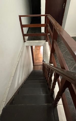 Casa à venda com 190m², 3 quartos e 1 vaga Casa à venda com 190m², 3 quartos e 1 vagaEscada
