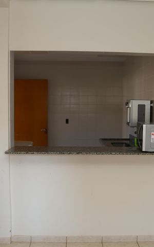 Apartamento à venda com 70m², 2 quartos e 1 vagaDetalhe da cozinha do salão de festas