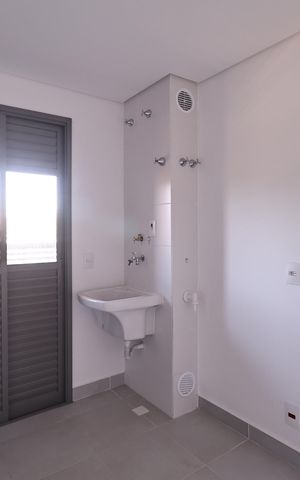Apartamento à venda com 133m², 3 quartos e 2 vagas Apartamento à venda com 133m², 3 quartos e 2 vagasLavanderia