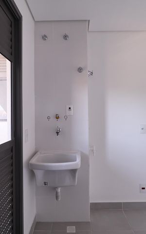 Apartamento à venda com 133m², 3 quartos e 2 vagas Apartamento à venda com 133m², 3 quartos e 2 vagasLavanderia