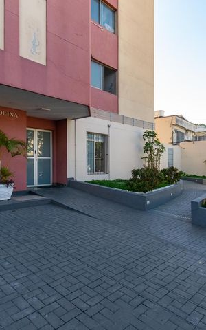 Apartamento à venda com 81m², 2 quartos e 2 vagas Apartamento à venda com 81m², 2 quartos e 2 vagasEntrada