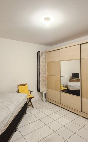 Casa à venda com 180m², 5 quartos e 3 vagas Casa à venda com 180m², 5 quartos e 3 vagasQuarto 2