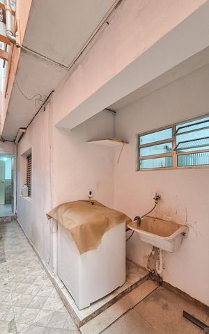 Casa à venda com 180m², 5 quartos e 3 vagas Casa à venda com 180m², 5 quartos e 3 vagasÁrea de Serviço
