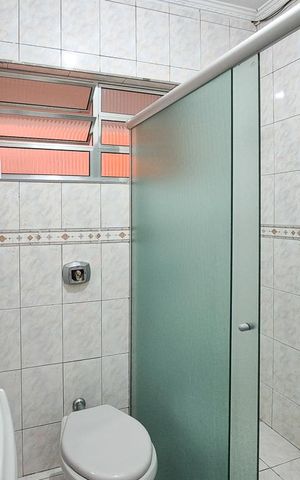Casa à venda com 180m², 5 quartos e 3 vagas Casa à venda com 180m², 5 quartos e 3 vagasBanheiro Social