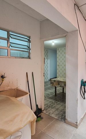 Casa à venda com 180m², 5 quartos e 3 vagas Casa à venda com 180m², 5 quartos e 3 vagasÁrea de Serviço