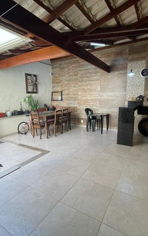 Casa à venda com 240m², 3 quartos e 3 vagas