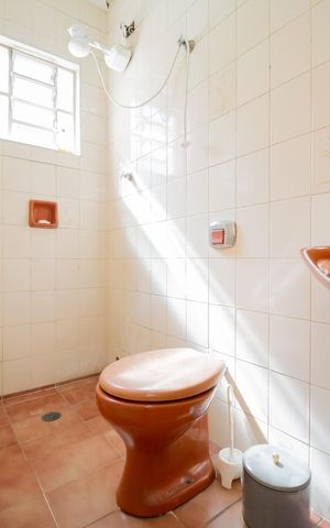 Casa à venda com 150m², 4 quartos e 5 vagas Casa à venda com 150m², 4 quartos e 5 vagasBanheiro de serviço