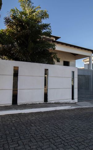 Casa de condomínio para alugar com 460m², 5 quartos e 4 vagas Casa de condomínio para alugar com 460m², 5 quartos e 4 vagasFachada