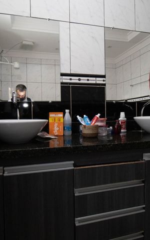 Casa de condomínio para alugar com 460m², 5 quartos e 4 vagas Casa de condomínio para alugar com 460m², 5 quartos e 4 vagasBanheiro da Suíte