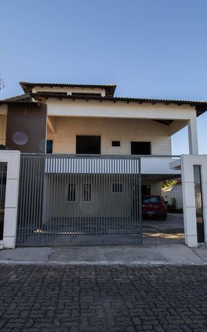 Casa de condomínio para alugar com 460m², 5 quartos e 4 vagas Casa de condomínio para alugar com 460m², 5 quartos e 4 vagasFachada