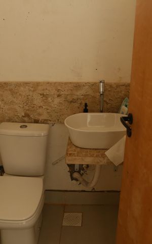 Casa à venda com 415m², 4 quartos e 6 vagasBanheiro