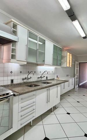 Apartamento para alugar com 140m², 3 quartos e 2 vagas Apartamento para alugar com 140m², 3 quartos e 2 vagasCozinha