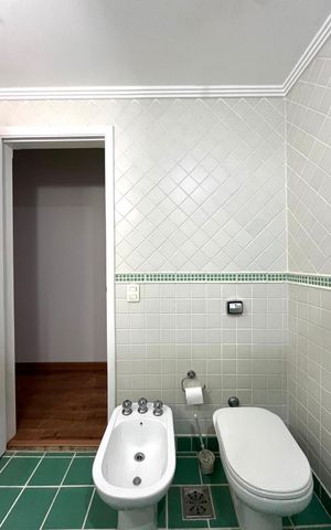Apartamento para alugar com 140m², 3 quartos e 2 vagas Apartamento para alugar com 140m², 3 quartos e 2 vagasBanheiro