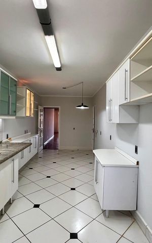 Apartamento para alugar com 140m², 3 quartos e 2 vagas Apartamento para alugar com 140m², 3 quartos e 2 vagasCozinha
