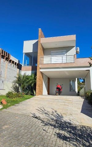 Casa de condomínio para alugar com 280m², 3 quartos e 6 vagas Casa de condomínio para alugar com 280m², 3 quartos e 6 vagasFachada