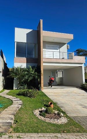 Casa de condomínio para alugar com 280m², 3 quartos e 6 vagas Casa de condomínio para alugar com 280m², 3 quartos e 6 vagasFachada