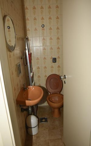 Apartamento à venda com 285m², 3 quartos e 3 vagas Apartamento à venda com 285m², 3 quartos e 3 vagasbanheiro da area de serviço