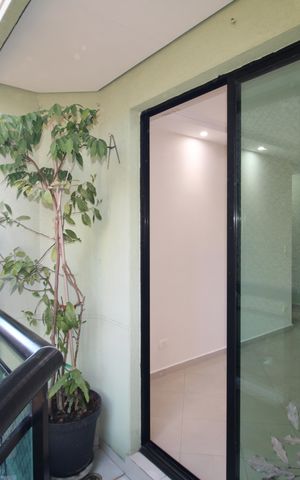 Apartamento à venda com 100m², 3 quartos e 3 vagasSala - Varanda
