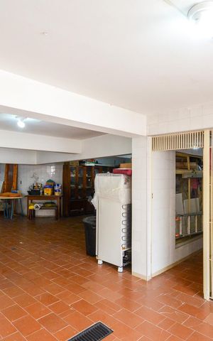 Casa à venda com 310m², 4 quartos e 15 vagasSalão