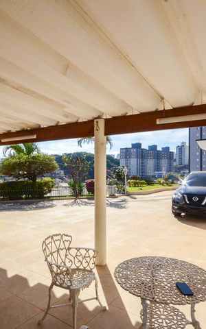 Casa à venda com 310m², 4 quartos e 15 vagasGaragem