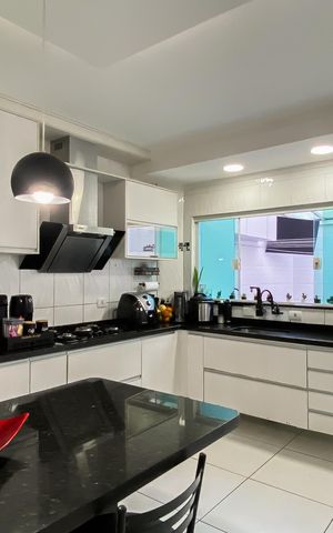 Casa à venda com 125m², 2 quartos e 3 vagas Casa à venda com 125m², 2 quartos e 3 vagasCozinha
