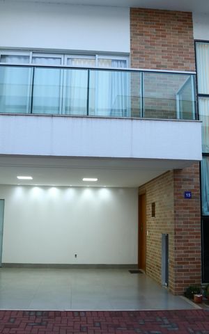 Casa à venda com 180m², 3 quartos e 2 vagasFachada