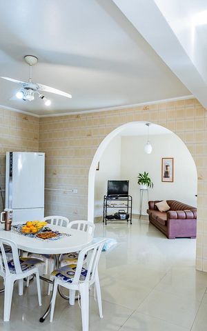 Casa à venda com 200m², 3 quartos e 2 vagas Casa à venda com 200m², 3 quartos e 2 vagasCozinha