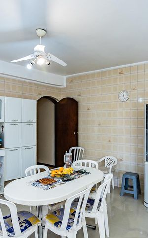Casa à venda com 200m², 3 quartos e 2 vagas Casa à venda com 200m², 3 quartos e 2 vagasCozinha