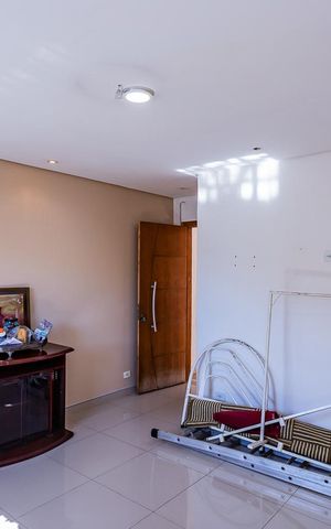 Casa à venda com 200m², 3 quartos e 2 vagas Casa à venda com 200m², 3 quartos e 2 vagasSala - edícula