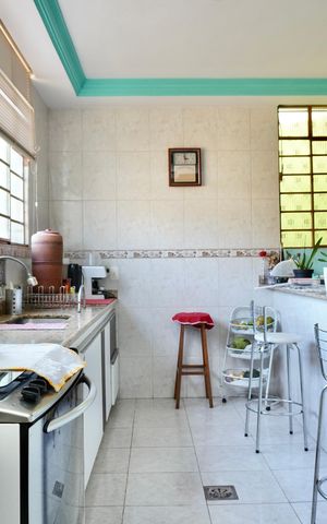 Casa à venda com 313m², 5 quartos e 3 vagas Casa à venda com 313m², 5 quartos e 3 vagasCozinha