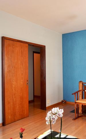 Casa à venda com 313m², 5 quartos e 3 vagas Casa à venda com 313m², 5 quartos e 3 vagasSala