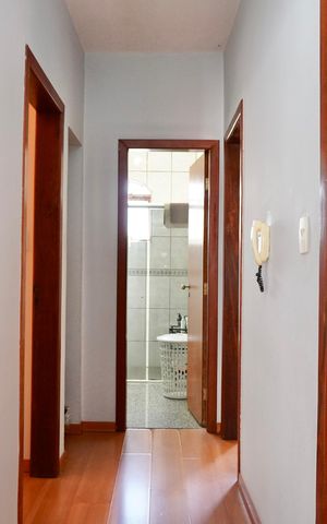 Casa à venda com 313m², 5 quartos e 3 vagas Casa à venda com 313m², 5 quartos e 3 vagasCorredor