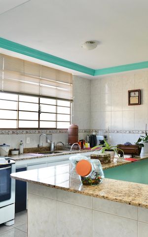 Casa à venda com 313m², 5 quartos e 3 vagas Casa à venda com 313m², 5 quartos e 3 vagasCozinha