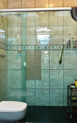 Casa à venda com 313m², 5 quartos e 3 vagas Casa à venda com 313m², 5 quartos e 3 vagasSuíte - Banheiro