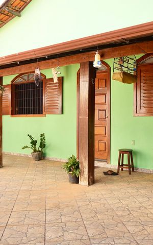 Casa à venda com 313m², 5 quartos e 3 vagas Casa à venda com 313m², 5 quartos e 3 vagasVaranda