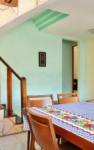 Casa à venda com 313m², 5 quartos e 3 vagas Casa à venda com 313m², 5 quartos e 3 vagasSala de Jantar