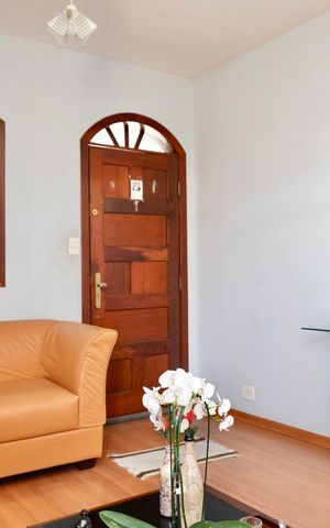 Casa à venda com 313m², 5 quartos e 3 vagas Casa à venda com 313m², 5 quartos e 3 vagasSala