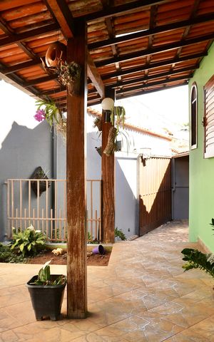 Casa à venda com 313m², 5 quartos e 3 vagas Casa à venda com 313m², 5 quartos e 3 vagasVaranda