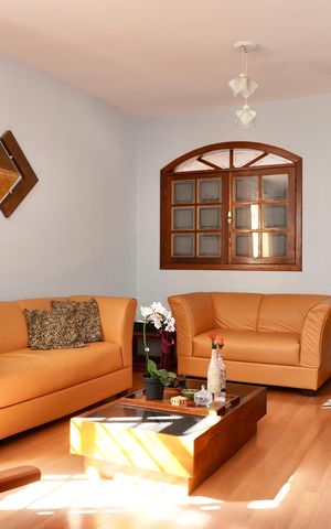 Casa à venda com 313m², 5 quartos e 3 vagas Casa à venda com 313m², 5 quartos e 3 vagasSala