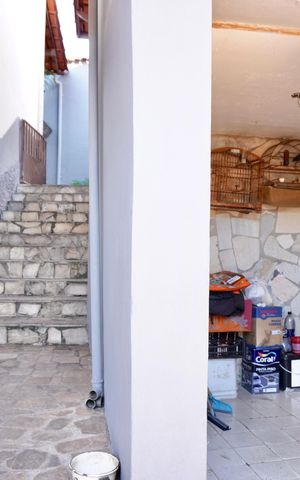 Casa à venda com 313m², 5 quartos e 3 vagas Casa à venda com 313m², 5 quartos e 3 vagasQuarto 5
