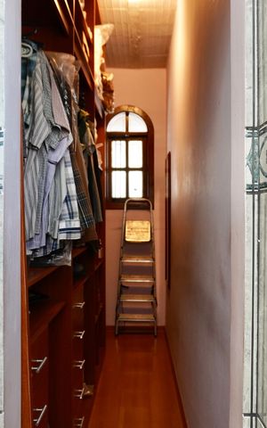 Casa à venda com 313m², 5 quartos e 3 vagas Casa à venda com 313m², 5 quartos e 3 vagasSuíte - Closet