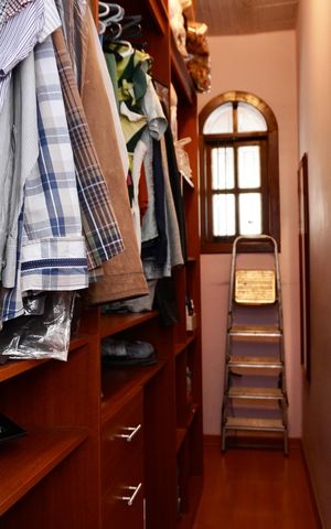 Casa à venda com 313m², 5 quartos e 3 vagas Casa à venda com 313m², 5 quartos e 3 vagasSuíte - Closet