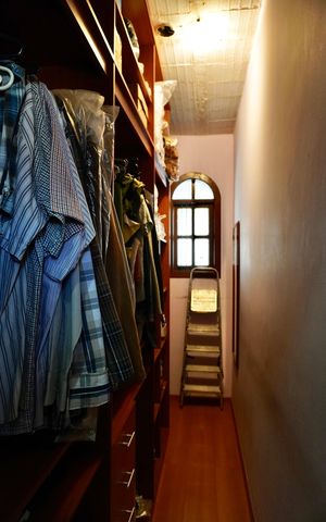 Casa à venda com 313m², 5 quartos e 3 vagas Casa à venda com 313m², 5 quartos e 3 vagasSuíte - Closet