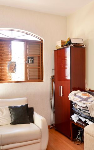Casa à venda com 313m², 5 quartos e 3 vagas Casa à venda com 313m², 5 quartos e 3 vagasQuarto 2