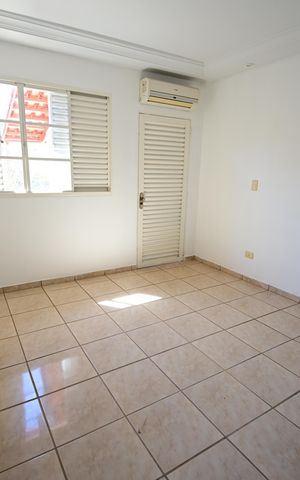 Casa para alugar com 240m², 4 quartos e 4 vagas