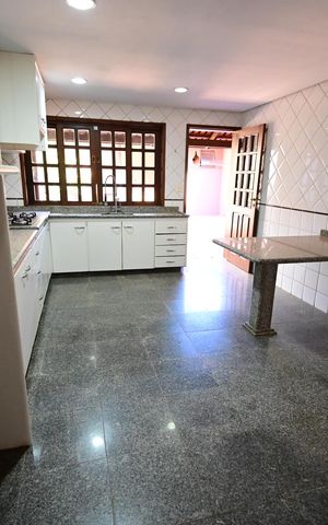 Casa para alugar com 240m², 4 quartos e 4 vagas