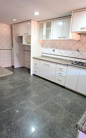 Casa para alugar com 240m², 4 quartos e 4 vagas