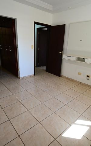 Casa para alugar com 240m², 4 quartos e 4 vagas