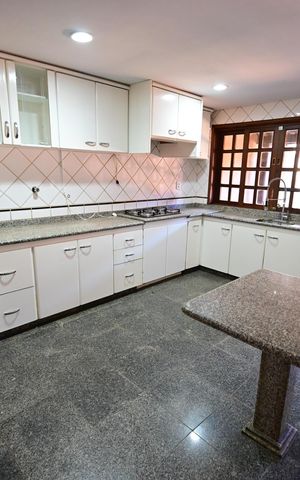 Casa para alugar com 240m², 4 quartos e 4 vagas